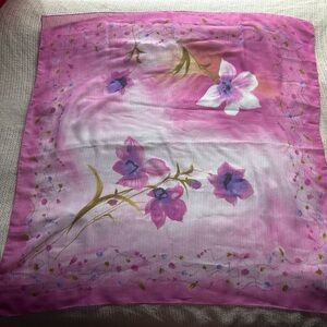 NWOT gorgeous pink gradient floral square scarf